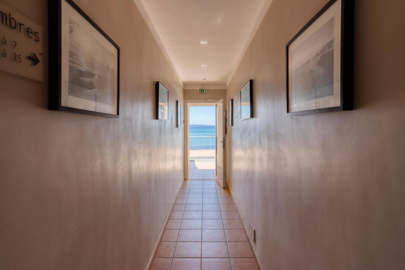 Roc Hotel - Hotel 4 Etoiles Les Pieds Dans L'Eau Льо Лаванду Екстериор снимка